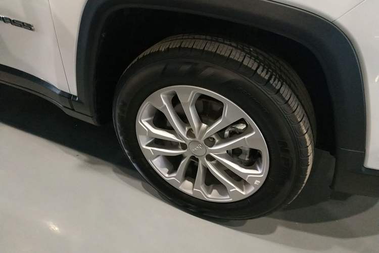 Used Jeep Compass 2021 220T Automatic Leading Edition Right Front Wheel Hub