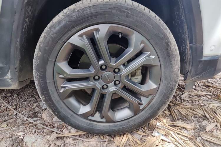 Used Jeep Compass 2021 220T Automatic All-Wheel Drive 80th Anniversary Edition Right Front Wheel Hub