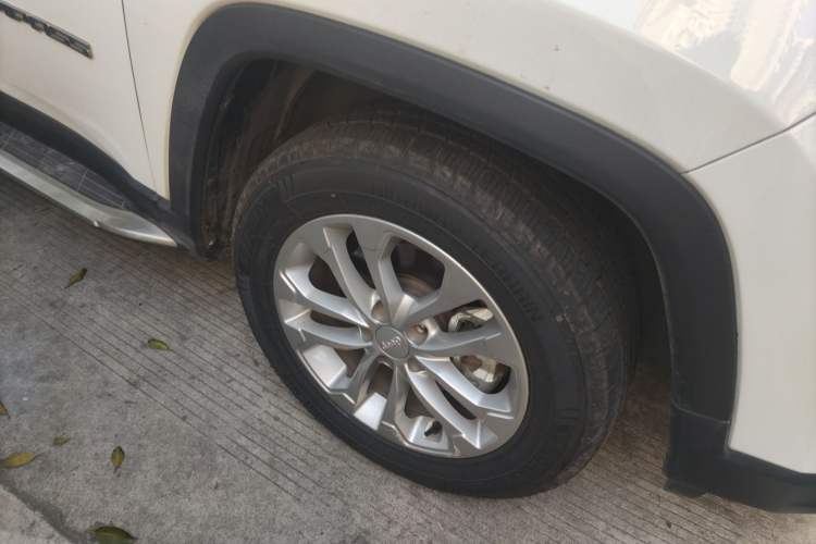 Used Jeep Compass 2021 220T Automatic Elite Edition Right Front Wheel Hub