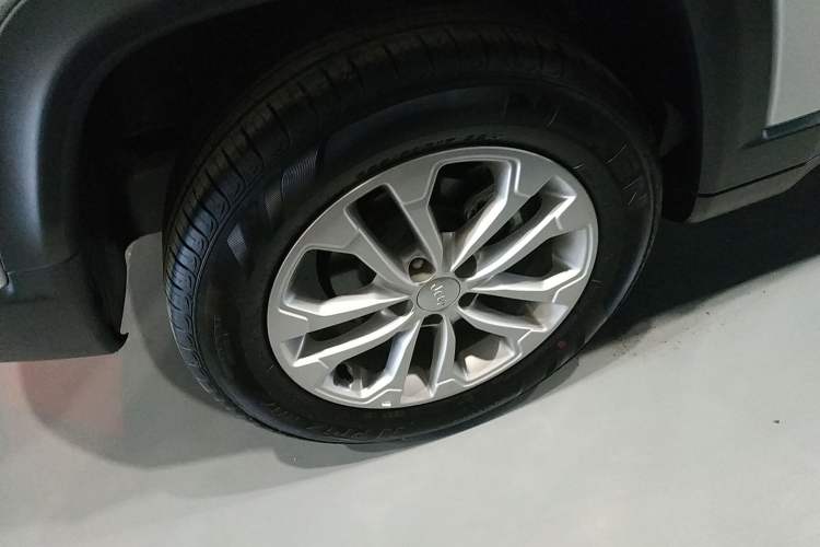 Used Jeep Compass 2021 220T Automatic Leading Edition Right Rear Wheel Hub