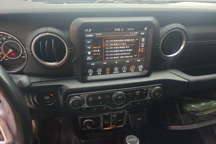 Used Jeep Gladiator 2022 3.6L Pioneer Edition Audio And AC Panel