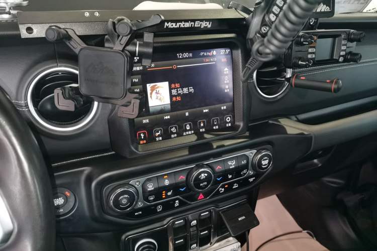 Used Jeep Gladiator 2022 3.6L Pioneer Edition Audio And AC Panel