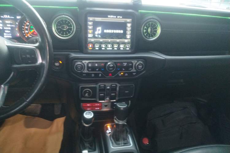 Used Jeep Gladiator 2022 3.6L Pioneer Edition Audio And AC Panel