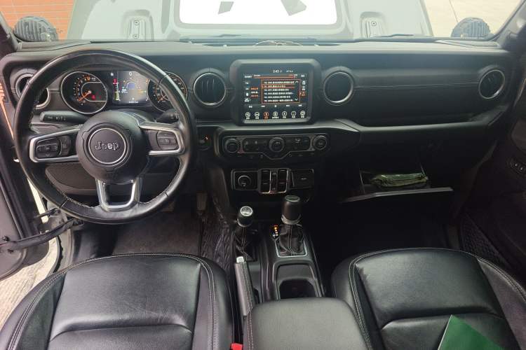 Used Jeep Gladiator 2022 3.6L Pioneer Edition Center Console