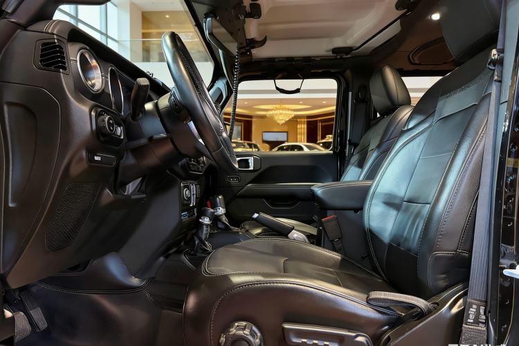 Used Jeep Gladiator 2022 3.6L Pioneer Edition Interior 2