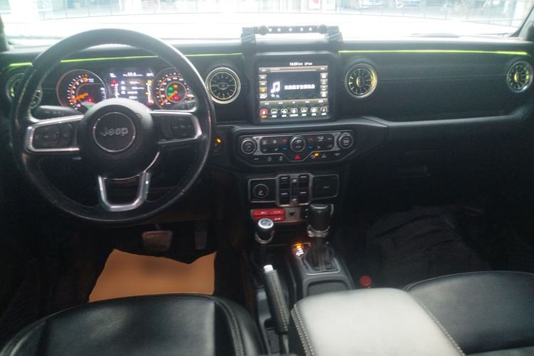Used Jeep Gladiator 2022 3.6L Pioneer Edition Interior 2
