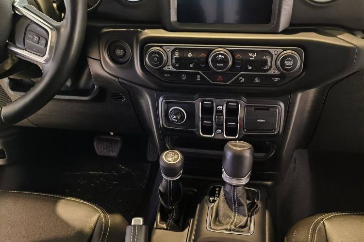 Used Jeep Gladiator 2022 3.6L Pioneer Edition Interior 4