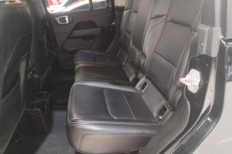 Used Jeep Gladiator 2022 3.6L Pioneer Edition Interior 4