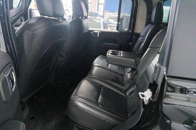 Used Jeep Gladiator 2022 3.6L Pioneer Edition Interior 4