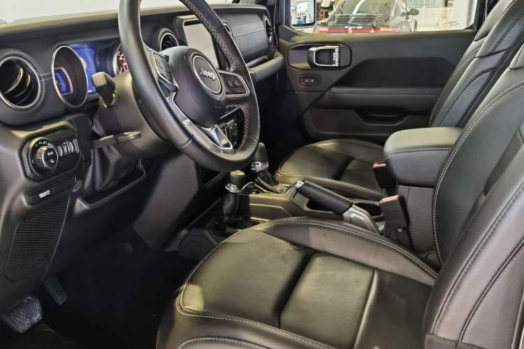 Used Jeep Gladiator 2022 3.6L Pioneer Edition Interior 6