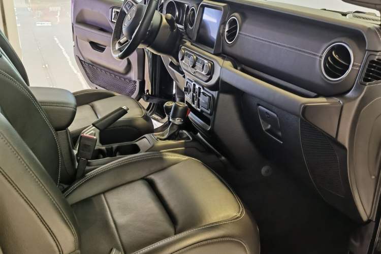 Used Jeep Gladiator 2022 3.6L Pioneer Edition Interior 7