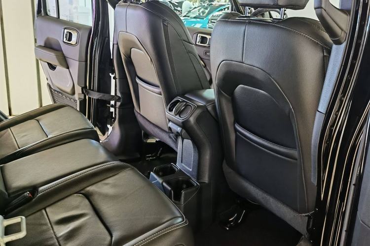 Used Jeep Gladiator 2022 3.6L Pioneer Edition Interior 8
