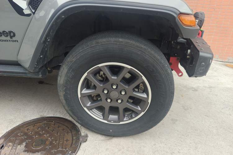Used Jeep Gladiator 2022 3.6L Pioneer Edition Right Front Wheel Hub