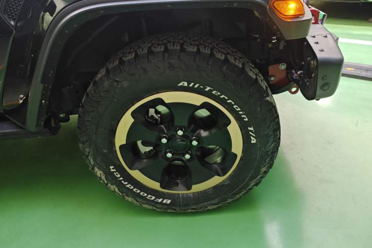 Used Jeep Gladiator 2022 3.6L Pioneer Edition Right Front Wheel Hub