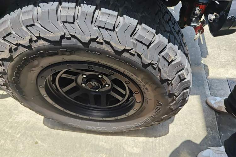 Used Jeep Gladiator 2022 3.6L Pioneer Edition Right Front Wheel Hub