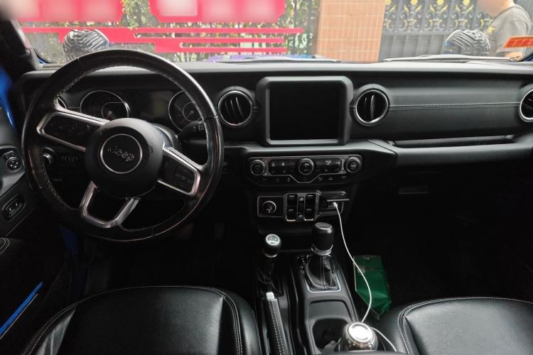 Used Jeep Gladiator 2022 3.6L Pioneer Edition Center Console