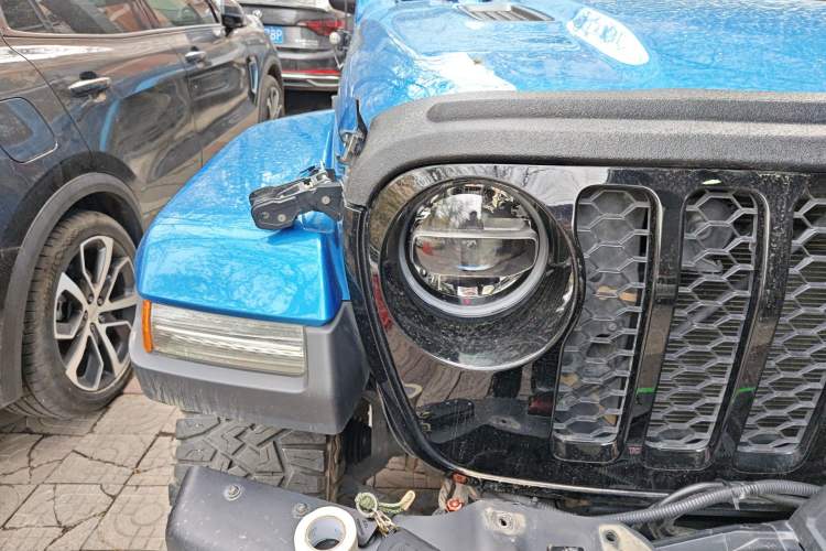 Used Jeep Gladiator 2022 3.6L Pioneer Edition Right Front Headlight