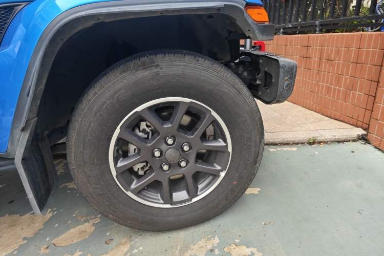 Used Jeep Gladiator 2022 3.6L Pioneer Edition Right Front Wheel Hub