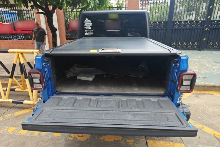 Used Jeep Gladiator 2022 3.6L Pioneer Edition Trunk