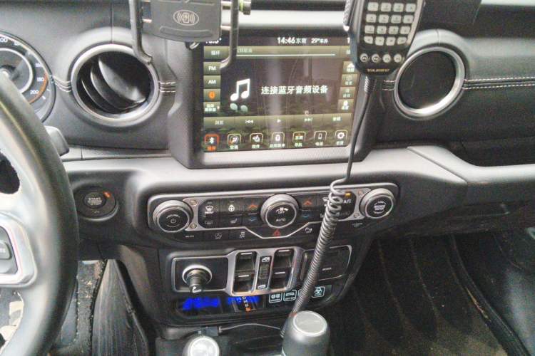 Used Jeep Gladiator 2022 3.6L Pioneer Edition Audio And AC Panel
