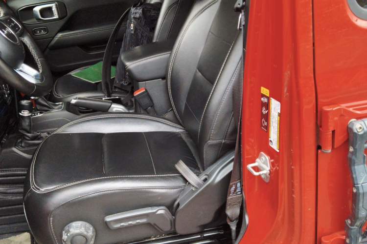Used Jeep Gladiator 2022 3.6L Pioneer Edition Left Front Seat