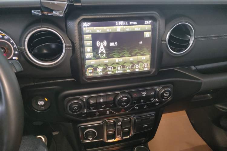 Used Jeep Gladiator 2022 3.6L Pioneer Edition Audio And AC Panel
