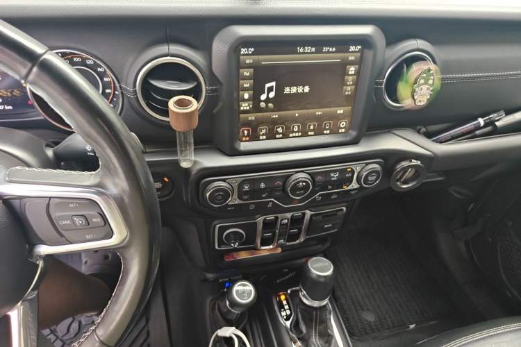 Used Jeep Gladiator 2022 3.6L Pioneer Edition Audio And AC Panel