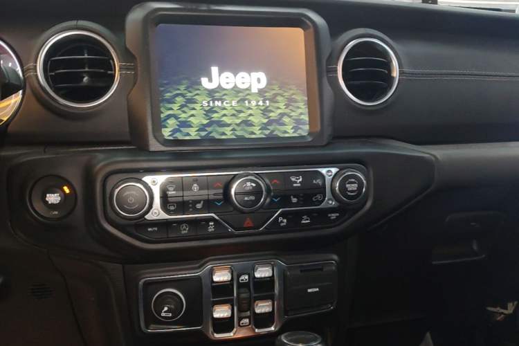 Used Jeep Gladiator 2022 3.6L Pioneer Edition Audio And AC Panel