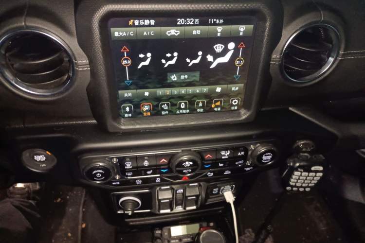 Used Jeep Gladiator 2022 3.6L Pioneer Edition Audio And AC Panel