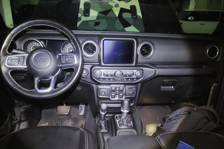 Used Jeep Gladiator  Center Console
