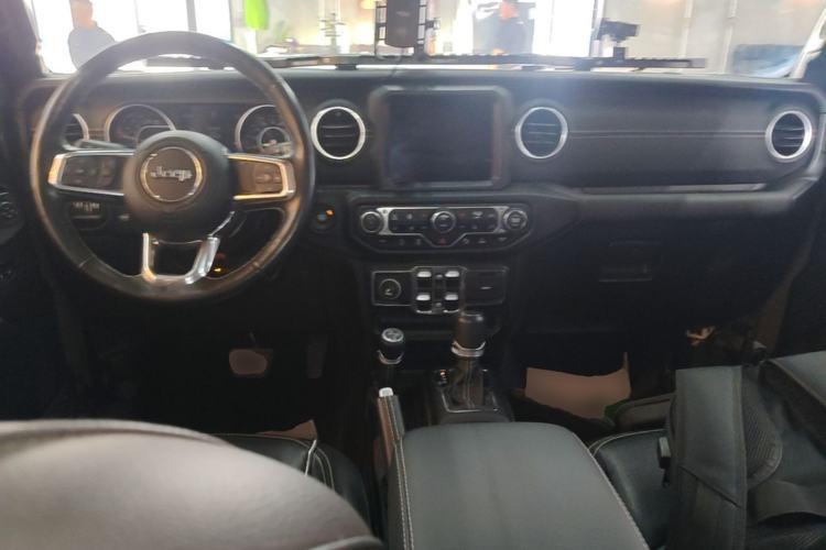 Used Jeep Gladiator 2022 3.6L Pioneer Edition Center Console