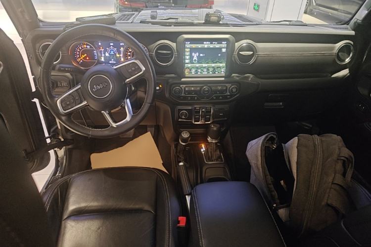 Used Jeep Gladiator 2022 3.6L Pioneer Edition Center Console
