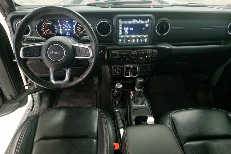 Used Jeep Gladiator 2022 3.6L Pioneer Edition Center Console