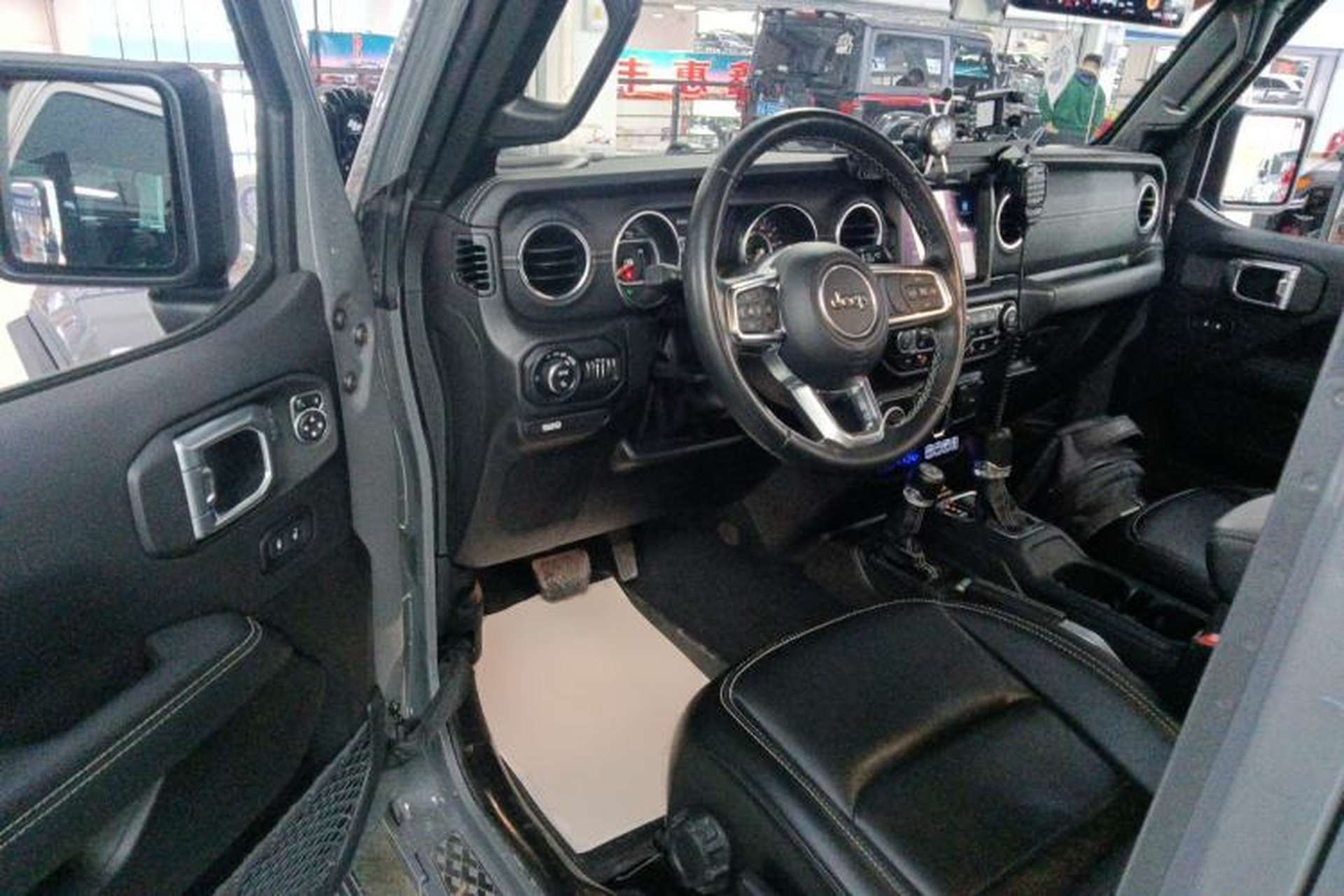 Used Jeep Gladiator 2022 3.6L Pioneer Edition Driver Seat