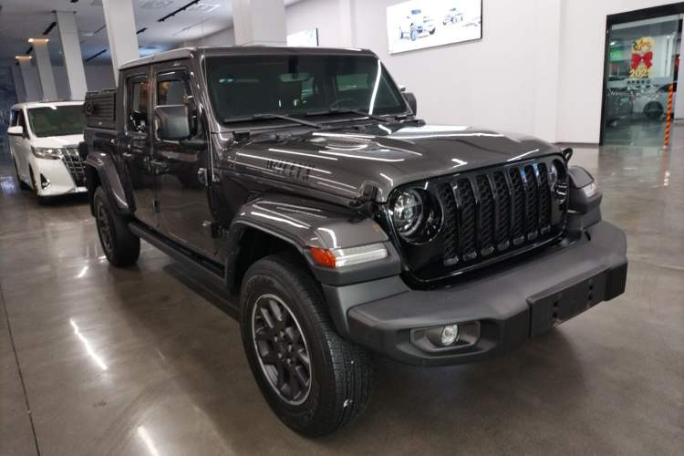 Used Jeep Gladiator 2022 3.6L Pioneer Edition Front Right 45 Deg