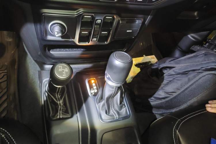 Used Jeep Gladiator  Gear Lever