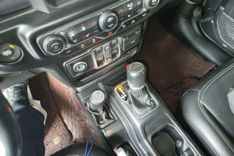 Used Jeep Gladiator 2022 3.6L Pioneer Edition Gear Lever