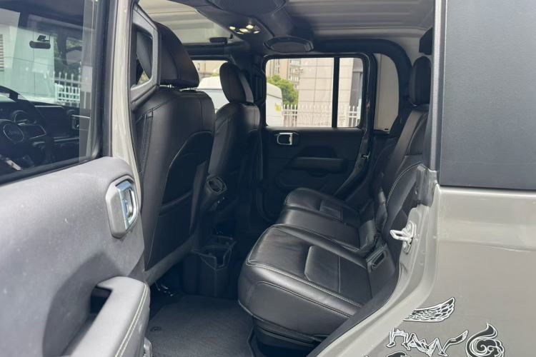 Used Jeep Gladiator 2022 3.6L Pioneer Edition Interior 2