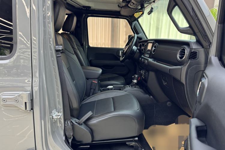 Used Jeep Gladiator 2022 3.6L Pioneer Edition Interior 4