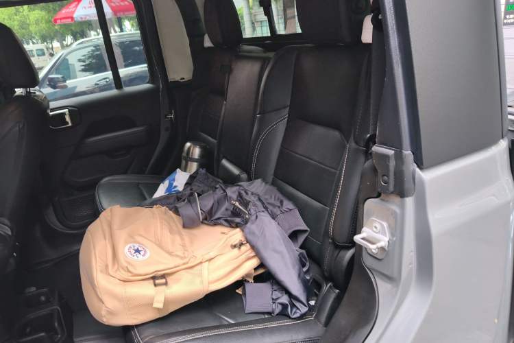 Used Jeep Gladiator 2022 3.6L Pioneer Edition Interior 4