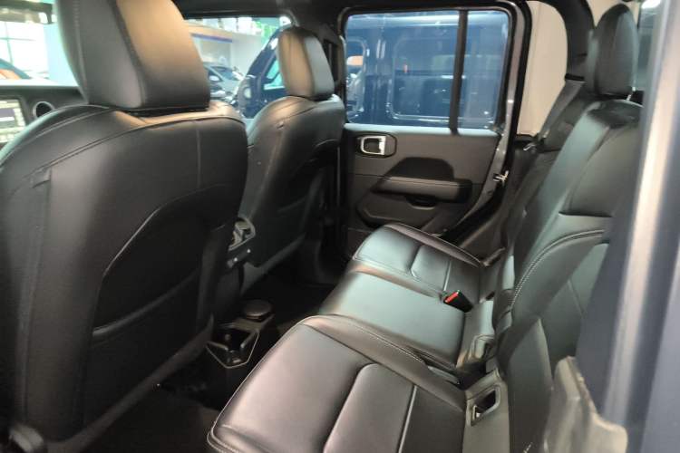 Used Jeep Gladiator 2022 3.6L Pioneer Edition Interior 4