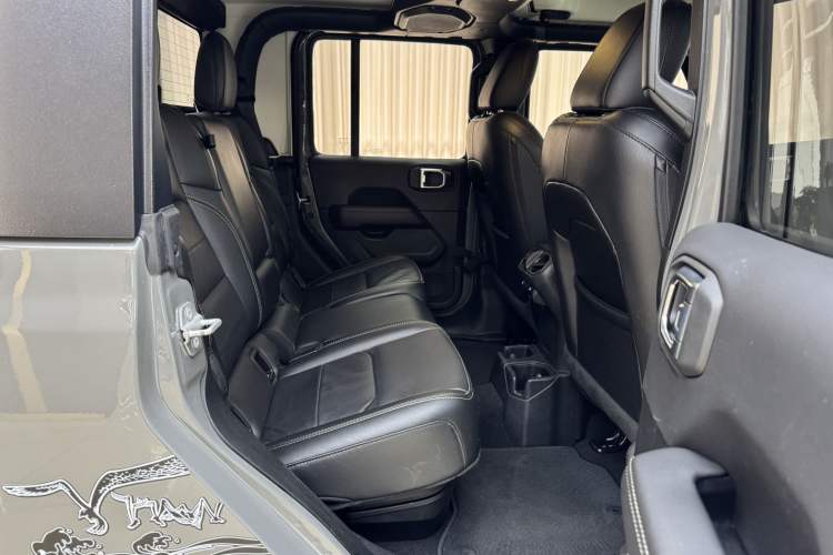 Used Jeep Gladiator 2022 3.6L Pioneer Edition Interior 5