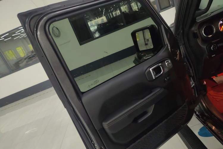 Used Jeep Gladiator 2022 3.6L Pioneer Edition Interior 7
