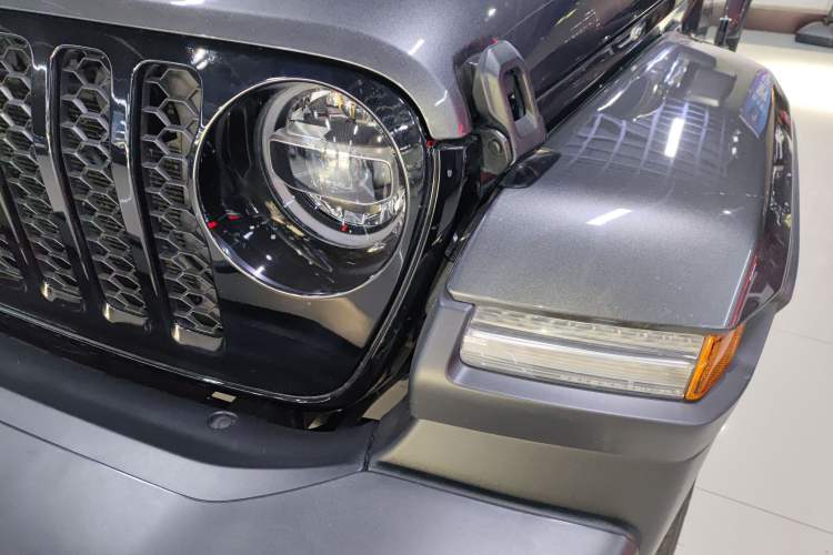Used Jeep Gladiator 2022 3.6L Pioneer Edition Left Front Headlight