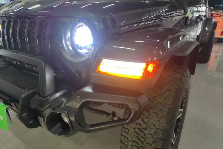 Used Jeep Gladiator 2022 3.6L Pioneer Edition Left Front Headlight