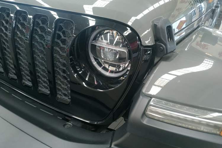 Used Jeep Gladiator 2022 3.6L Pioneer Edition Left Front Headlight