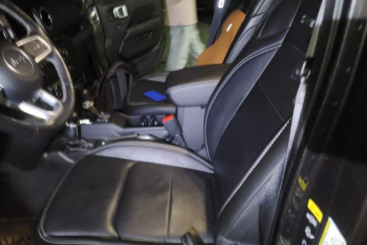 Used Jeep Gladiator  Left Front Seat