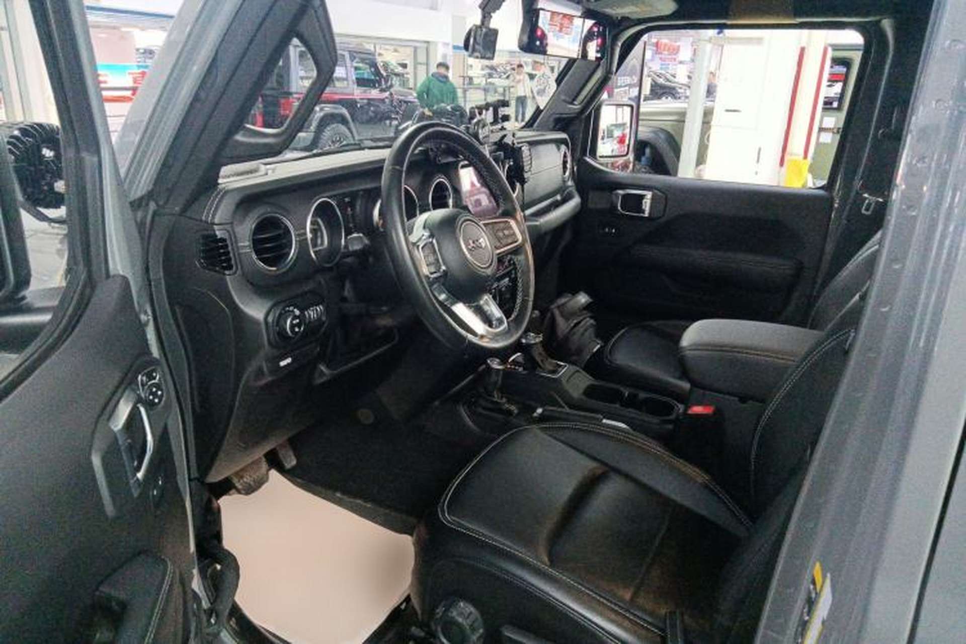 Used Jeep Gladiator 2022 3.6L Pioneer Edition Left Front Seat