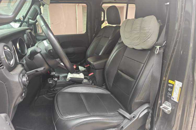 Used Jeep Gladiator 2022 3.6L Pioneer Edition Left Front Seat