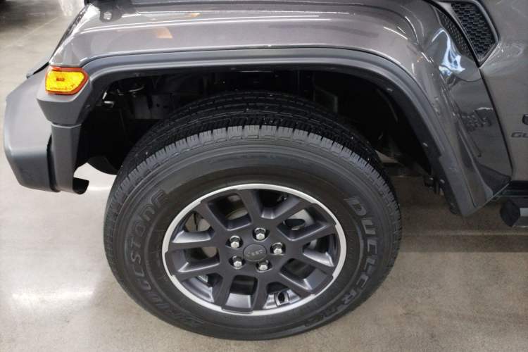 Used Jeep Gladiator 2022 3.6L Pioneer Edition Left Front Wheel Hub